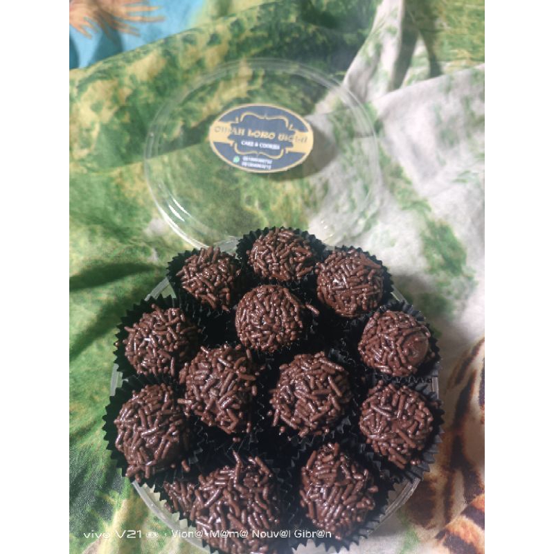 

Kue Kering Home Made by Omah Loro Wolu (Bola bola rambutan)