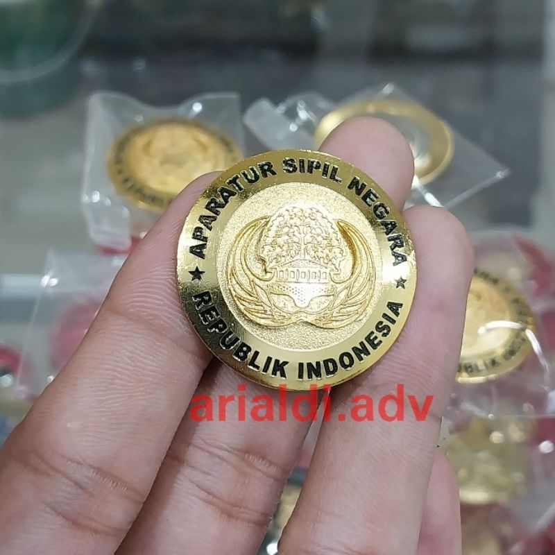 

satu set papan nametag grafir hitam doff ful dan pin korpri ASN eching magnet