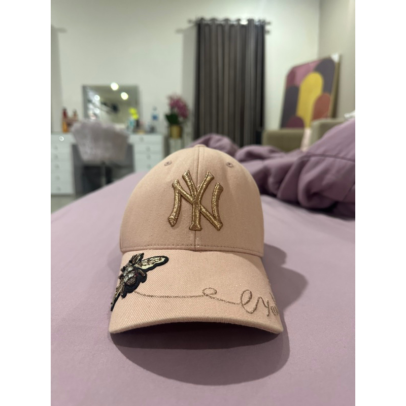TOPI MLB NEW YORK YANKESS GOLD BEE ADJUSTABLE CAP PINK