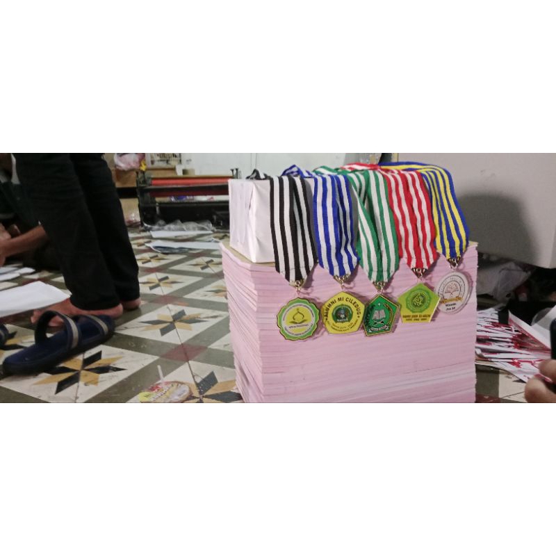 

Mendali || SMA || SMP || SD || TK