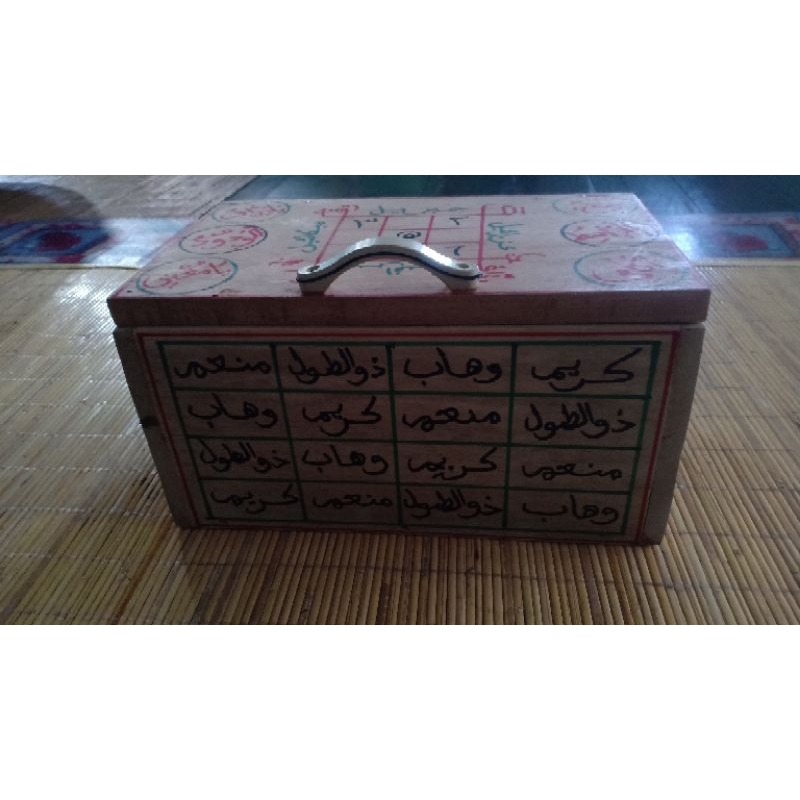 peti uang berkhasiat