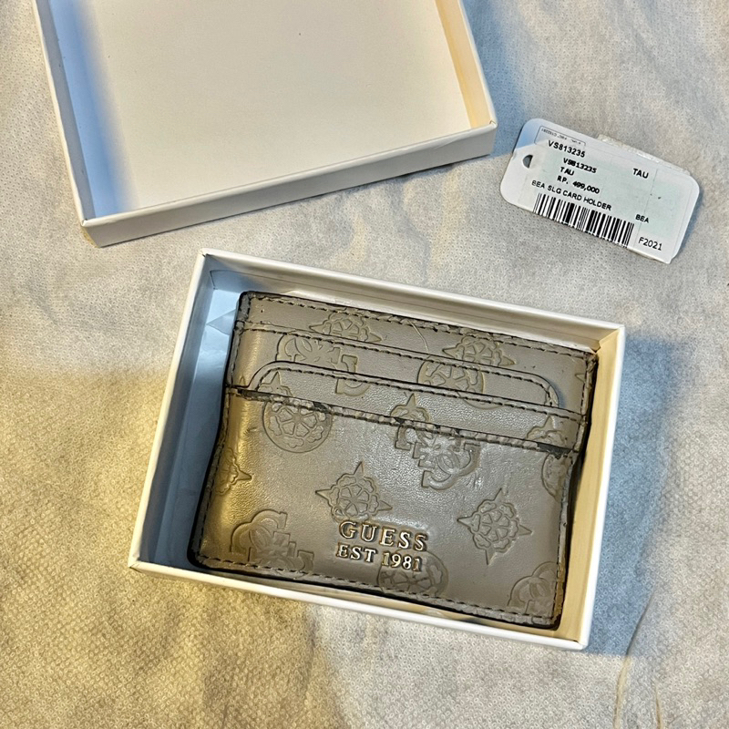 dompet guess