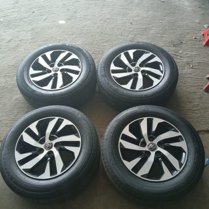 STD RUSH R16X6,5 5X114 ET50 + BAN GT 215 65 R16