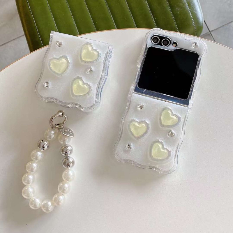 Pretty Curvy Case Timbul 3D Love Heart Silver Diamond Big Pearl Imut With Chain For Samsung Z Flip 5