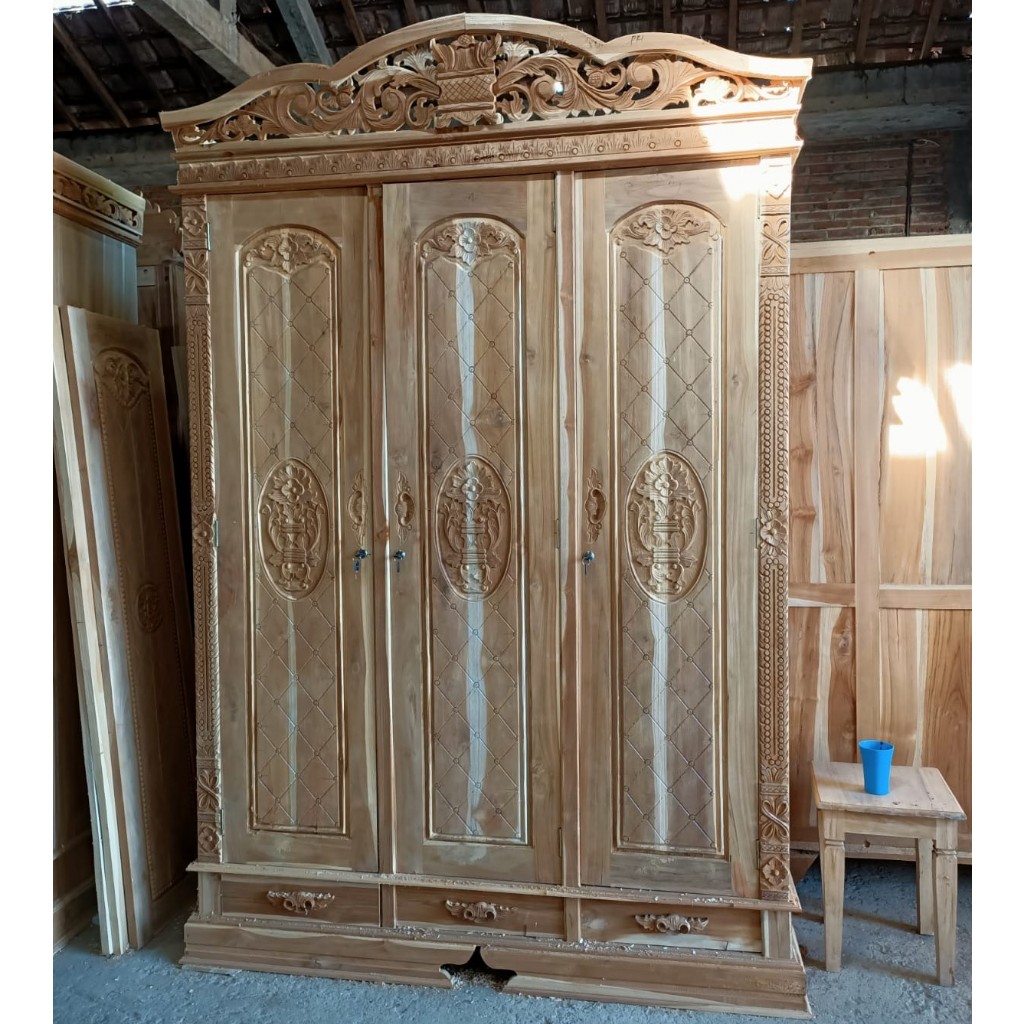 Lemari pakaian 3 pintu rahwana kayu jati mentahan Furniture Jepara
