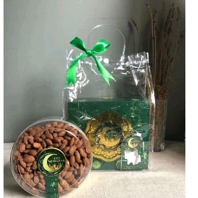 

Hampers idul Fitri kacang Almond