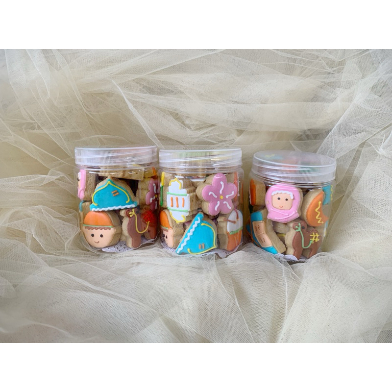 

Idul Fitri cookies in jar