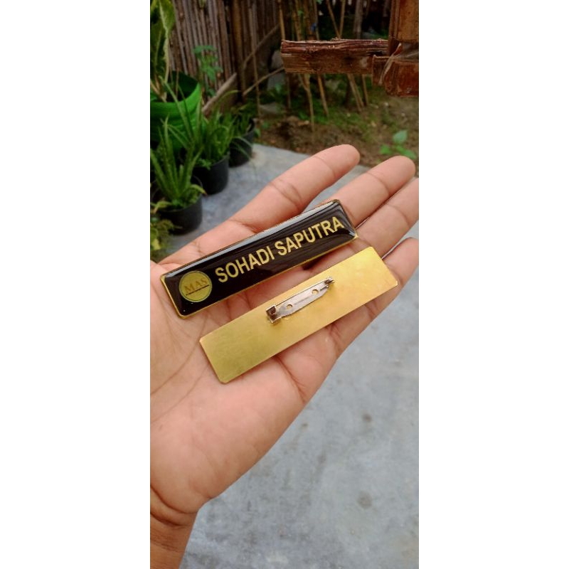 

Name tag / Nama Dada Kuningan Peniti