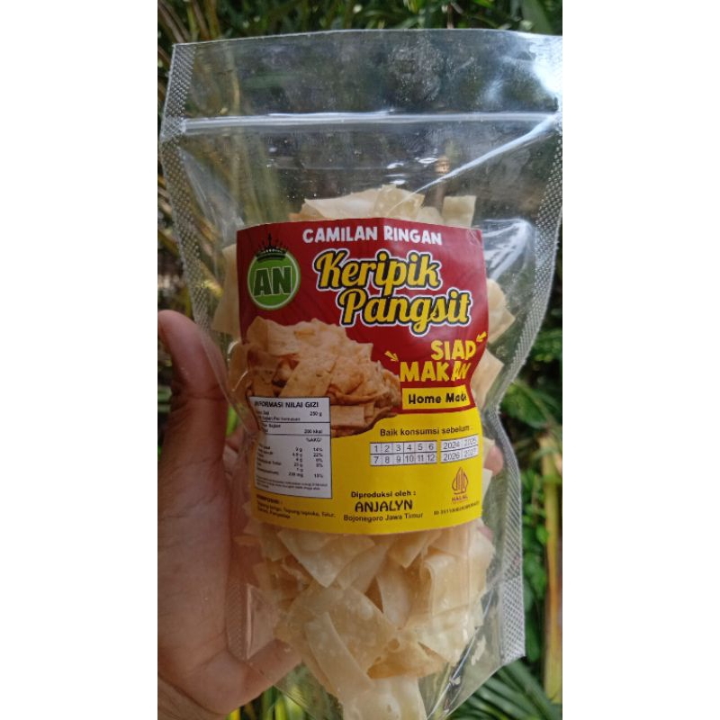 

Keripik pangsit siap makan