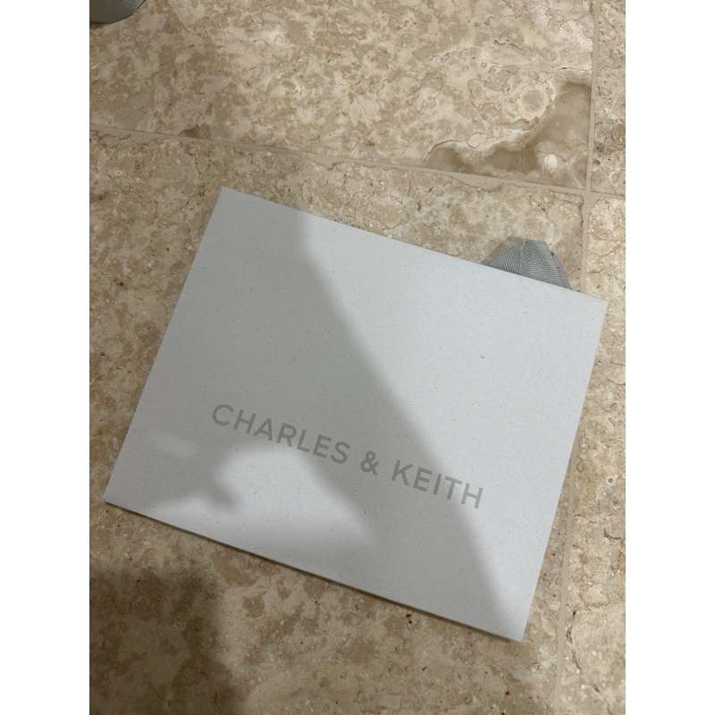 

PAPERBAG CHARLES&KEITH