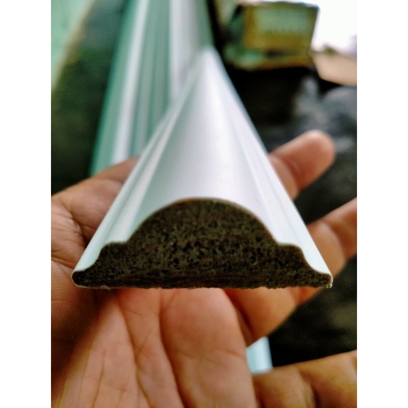 Lis Moulding PVC panjang 1,5m