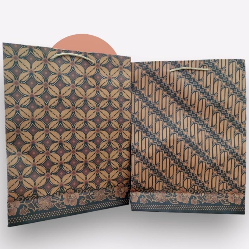 

(1 pcs) Paper bag motif batik ukuran besar (39,8×29,6×10cm)