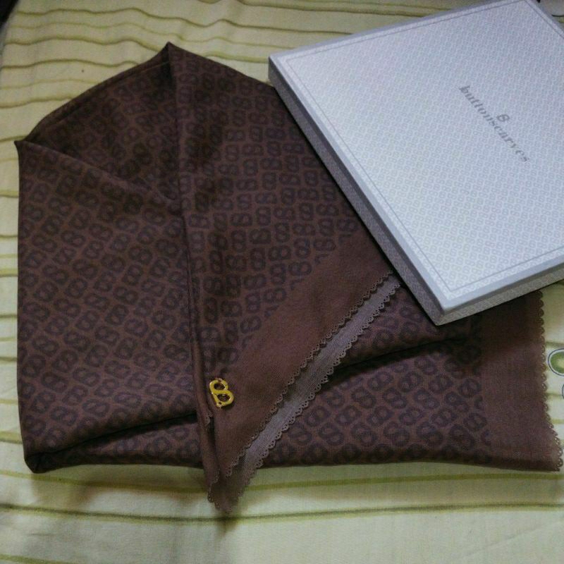 Buttonscarves Tapis Square Preloved