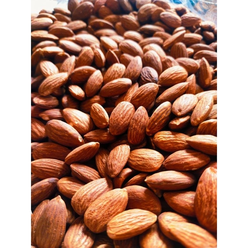 

kacang almond panggang dan kacang mede panggang