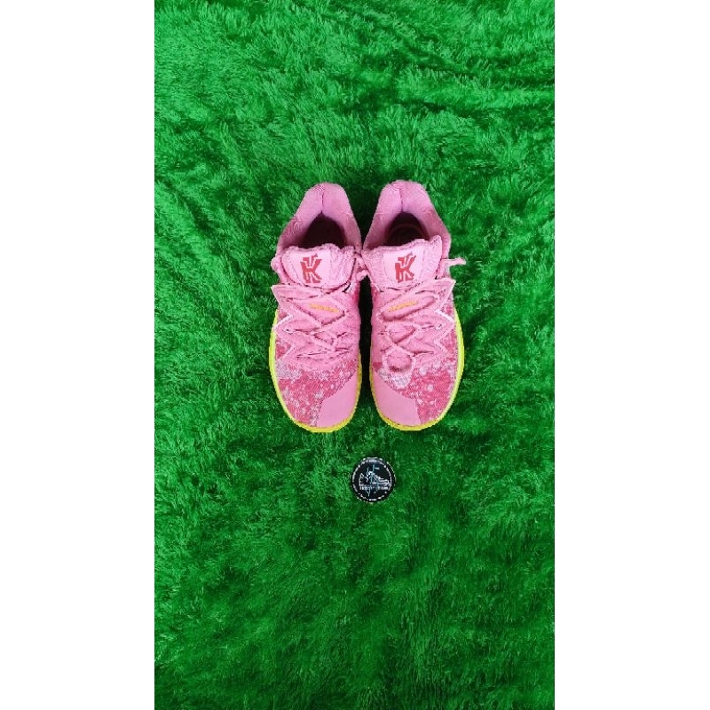 Sepatu Basket Kyrie 5 Patrick Stars