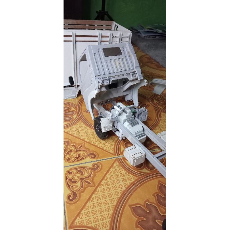 miniatur replika mesin truk rikues ukuran suka"