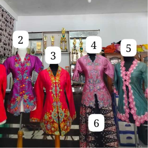 Kebaya bordir bunga