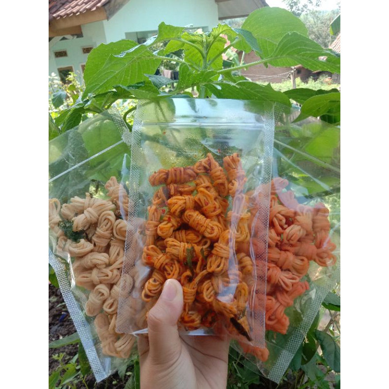 

Mie Gulung Kriuk Mie gulung Pedas daun jeruk isi 100gram