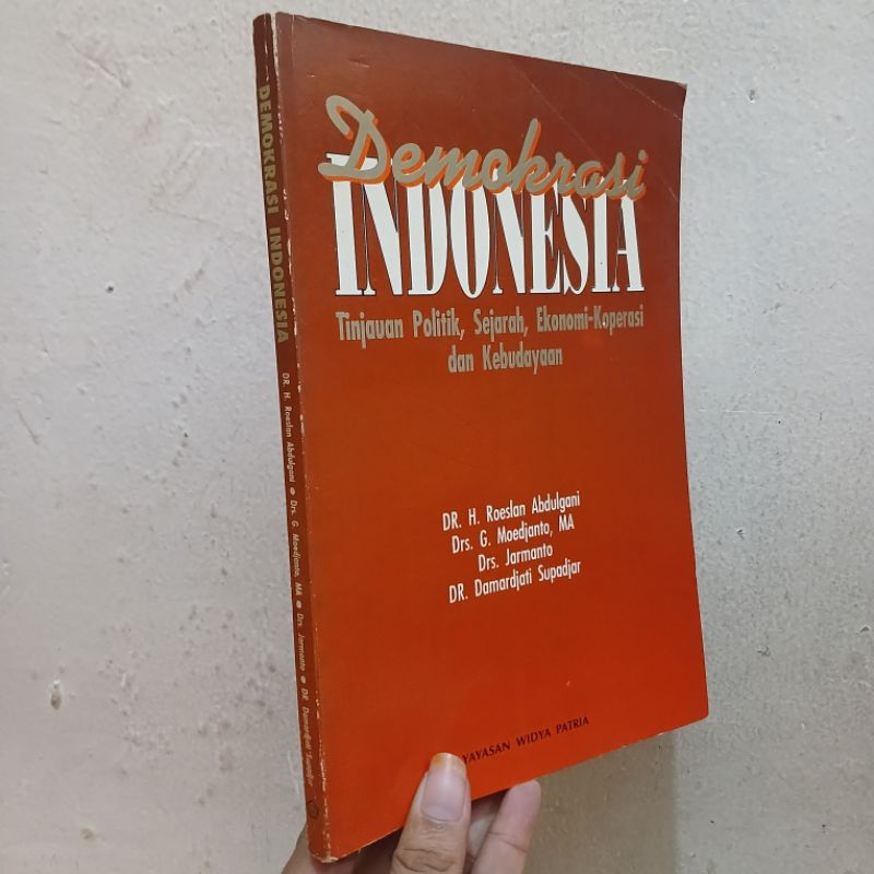 Demokrasi Indonesia Tinjauan Politik Sejarah Ekonomi Dan Kebudayaan | Roeslan Abdulgani dkk