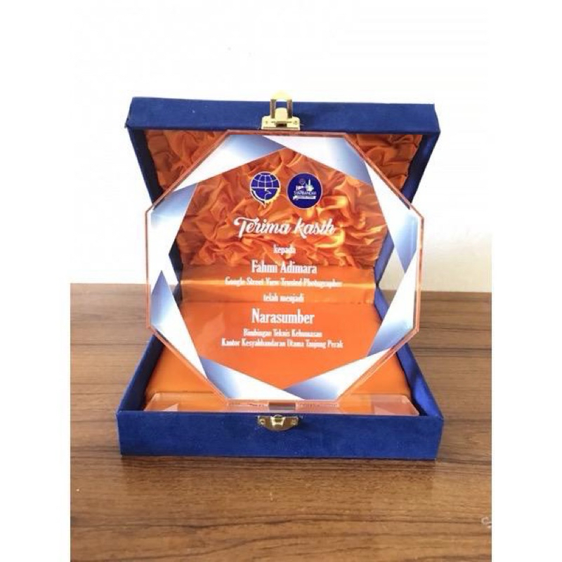 Plakat Akrilik Custom Murah Bentuk BEBAS CUSTOM | PLAKAT ACRYLIC Piala akrilik bentuk custom KKN Pla