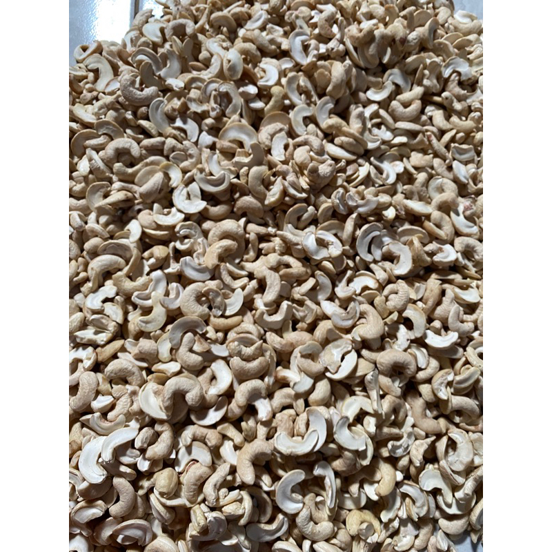 

KACANG METE BELAH KEMASAN 200 & 500gr (KERING)