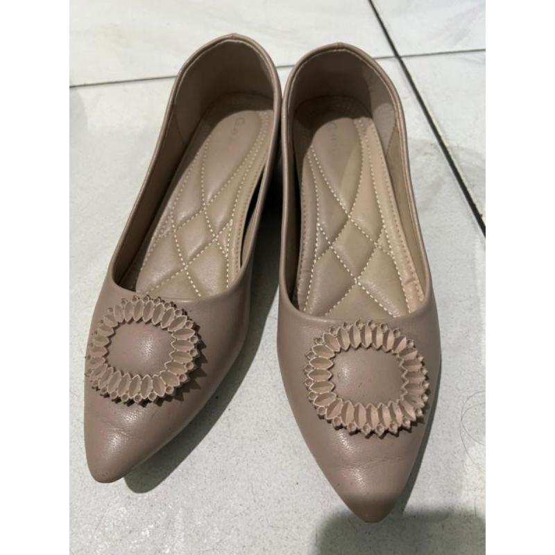 Sepatu/Sendal/Slip on/Santai/Formal/Non Formal Wanita Harga Murah Second/Preloved/Bekas/Seken/Monza 