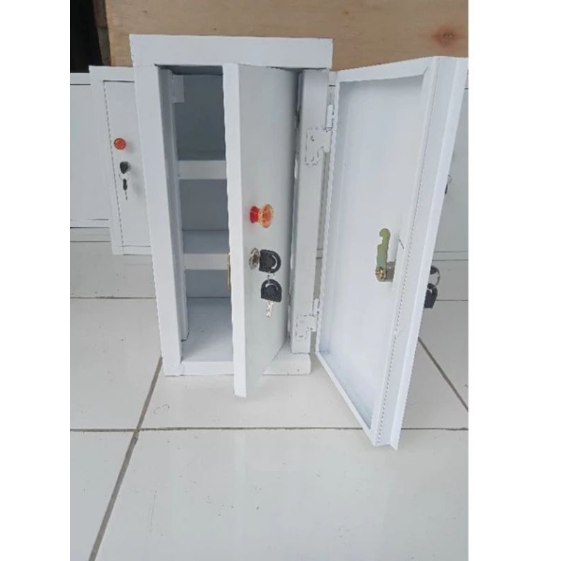 lemari obat narkotika kecil