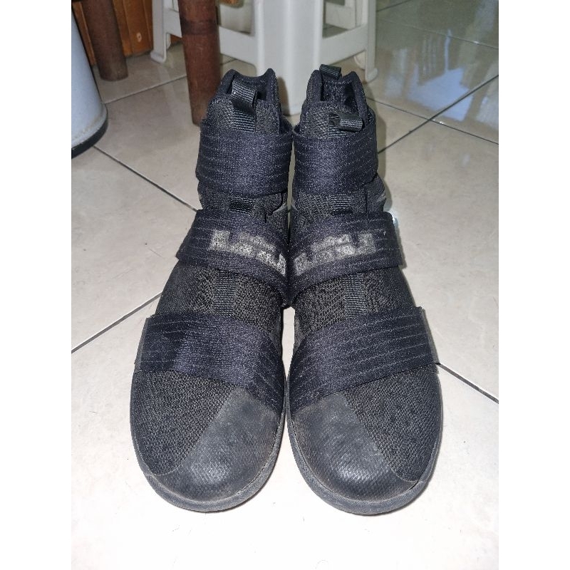 Sepatu Basket Nike Lebron Soldier Black