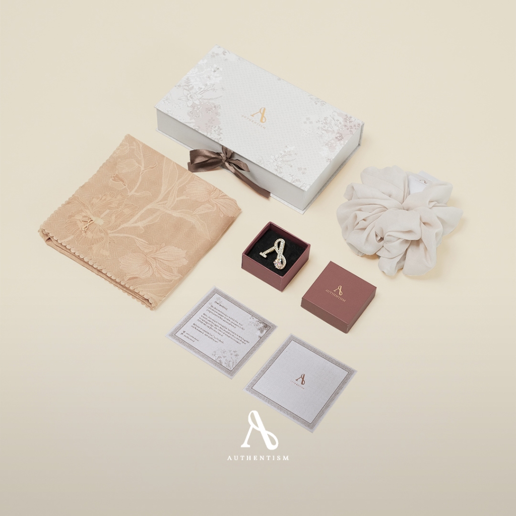 AUTHENTISM ID | HAMPERS EXCLUSIVE HARDBOX FREE KARTU UCAPAN GREETING CARD SCRUNCHIE SCARF KERUDUNG D