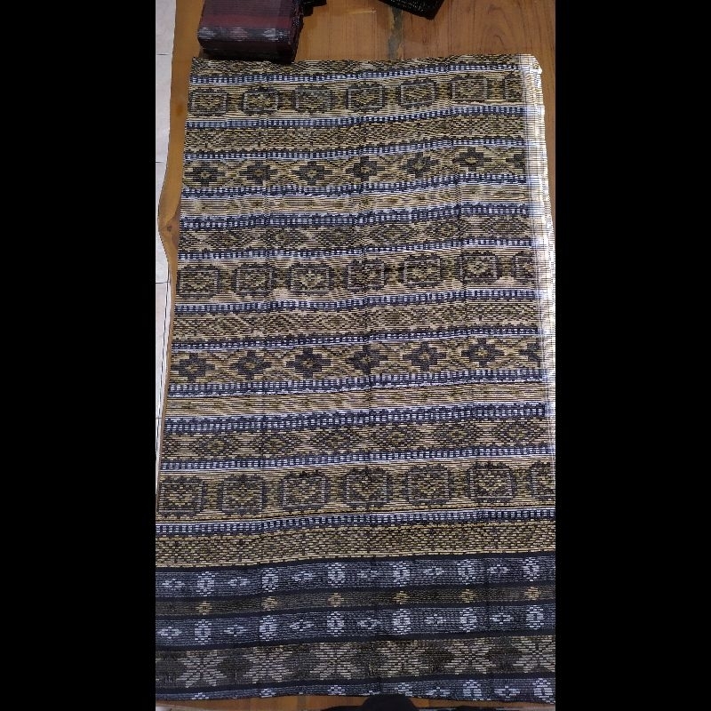 Sarung full tenun/songket motif Kalimantan