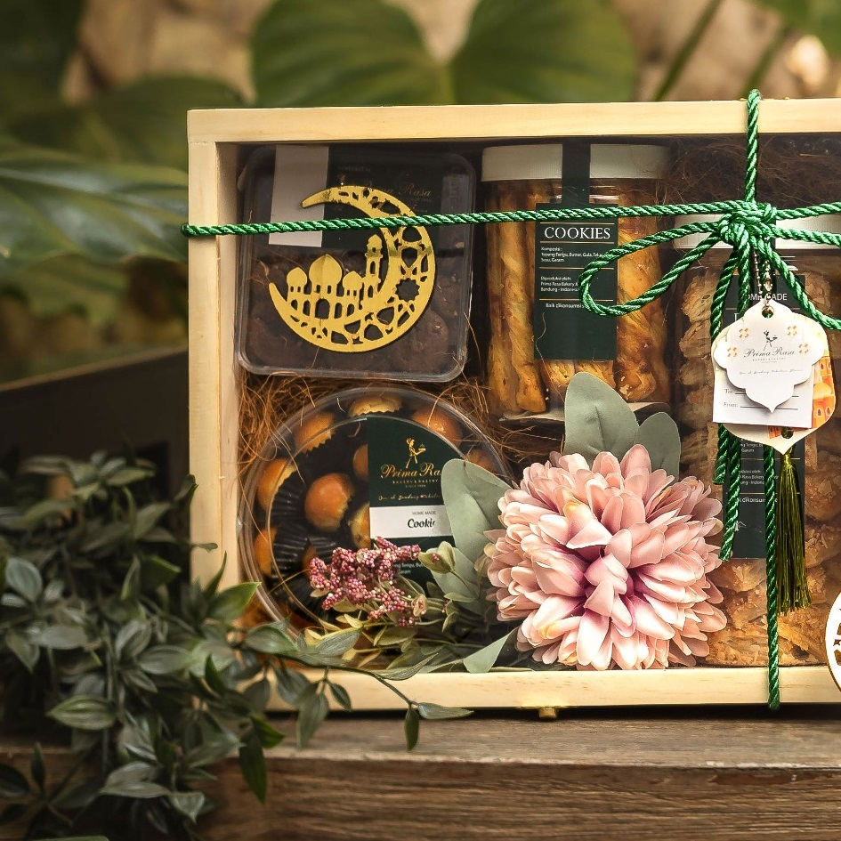 

PRIMA RASA BANDUNG HAMPERS C PARCEL EID MUBARAK LEBARAN LIMITED EDITION 2023 GIFT BOX PRIMARASA OLEH OLEH BANDUNG VIRAL SALE PROMO PAKET HADIAH BOLU CAKE LEGIT PIA ROTI PIE COOKIES PASTRY LAPIS BIRTHDAY CAKE KUE ULANG TAHUN KULINER CEMILAN DESSERT CR