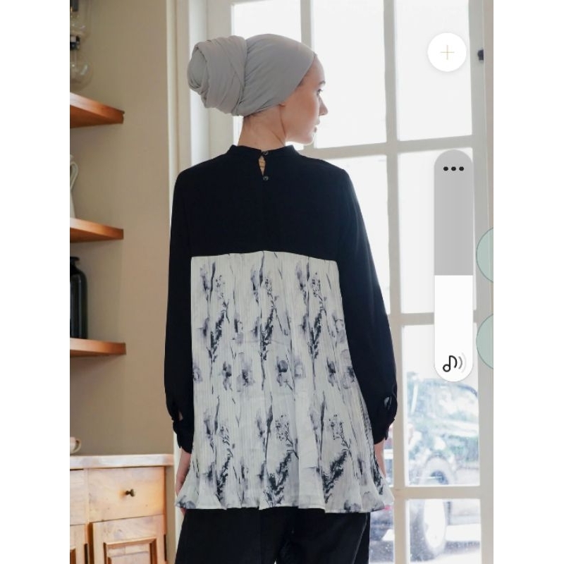 fanya top white aleza label preloved