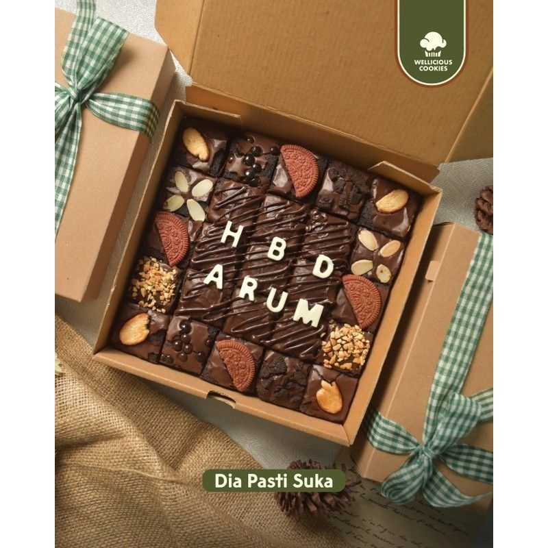 

Fudgy Brownies Greetings Topping (Brownies Panggang Hias) Hampers, Kado Ulang Tahun, Hadiah Wisuda, Hari Raya, Lebaran