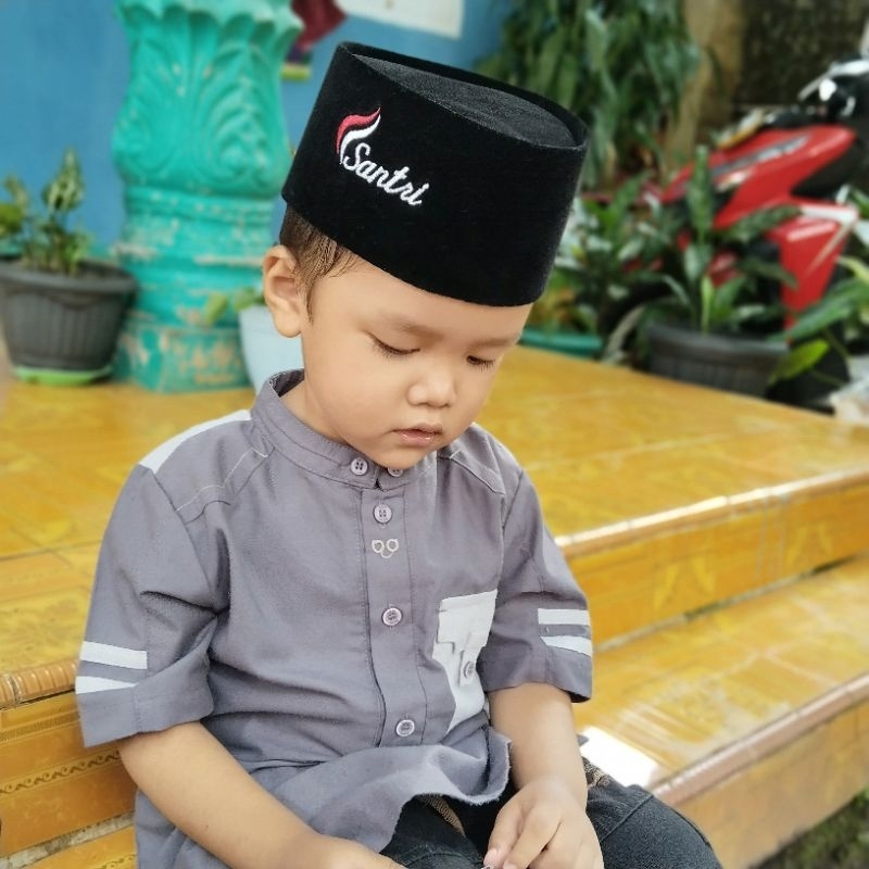 SONGKOK SANTRI UKURAN ANAK PECI LOGO SANTRI