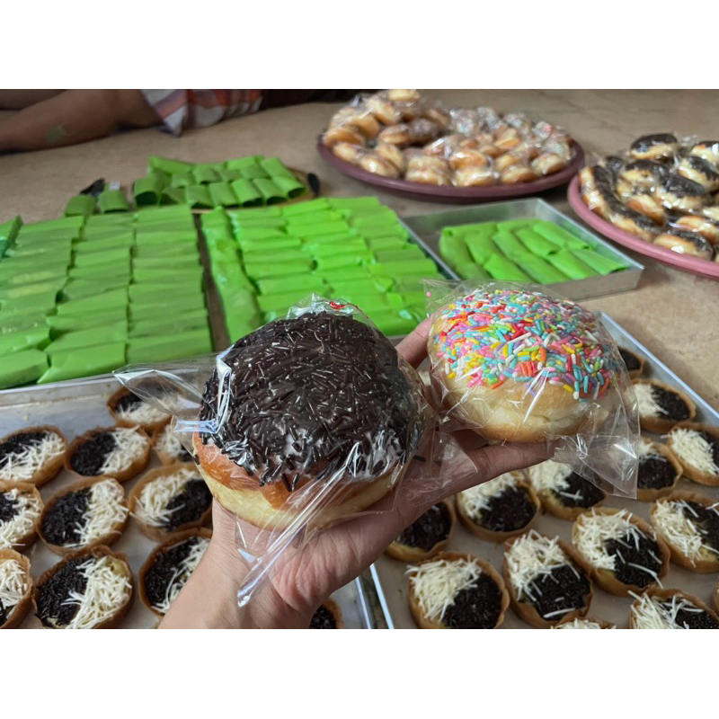 

Donat meses warna warni