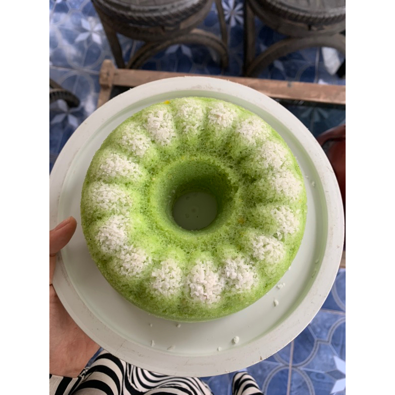 

Putu Ayu Pandan Loyang Sedang