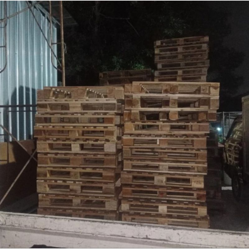 palet kayu ukuran 100x100x12 cm