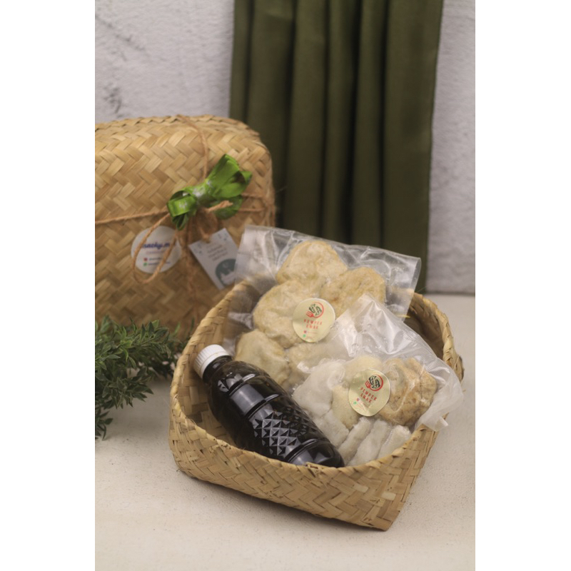

Hampers Pempek Asli Palembang | 2 Pack Pempek + Cuka 150ml