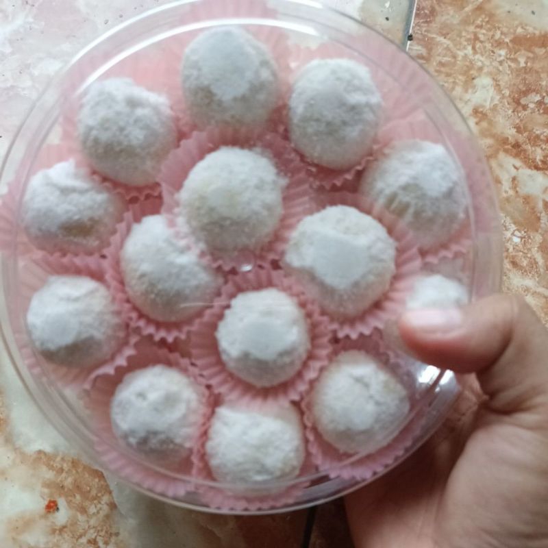 

kue bola salju