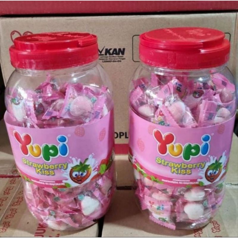 

Yupi Strawberry Toples Opa