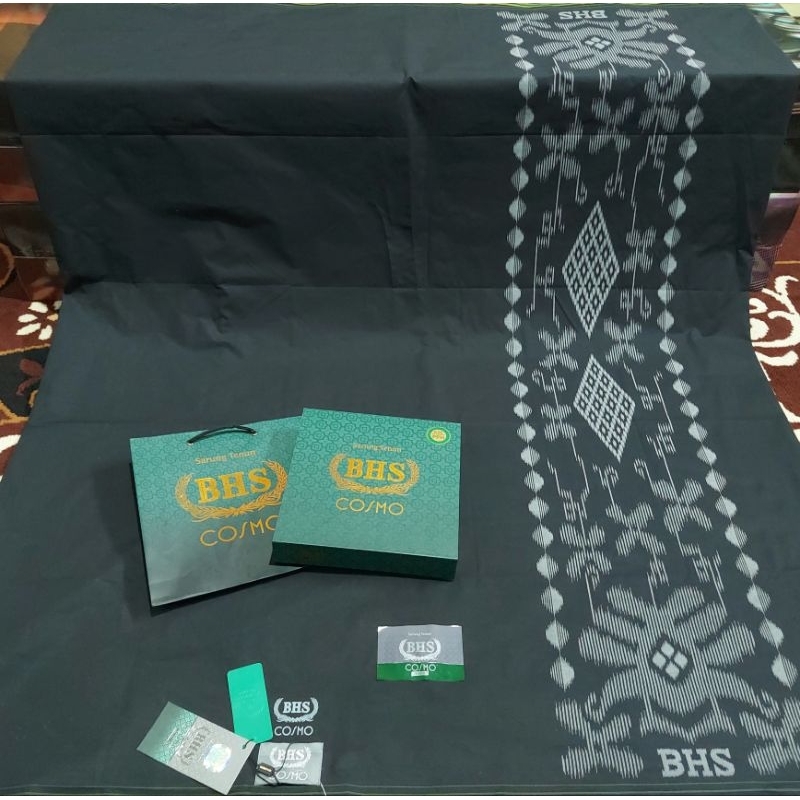 Sarung BHS Cosmo Gold dan Silver Hitam