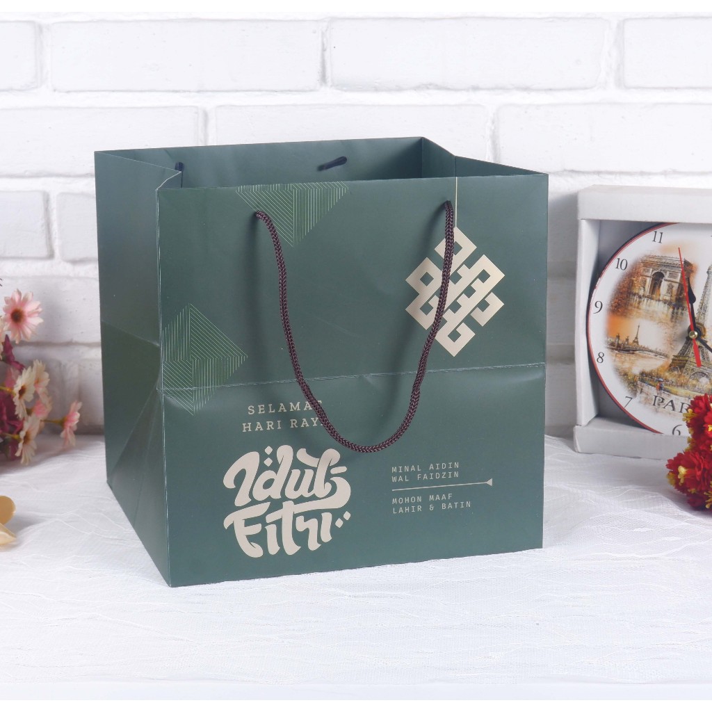 

Paper Bag Lebaran Uk 24x24x24 /2pcs