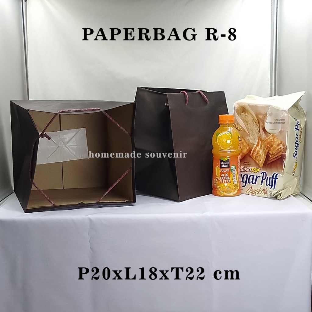 

Paperbag R8 Hitam Polos Ukuran 20x18x22 cm Isi 1 Pcs / Tas Souvenir
