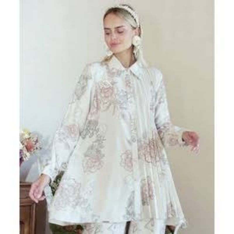 One Set Larissa Tunik and Helen Pants by Wearing Klamby