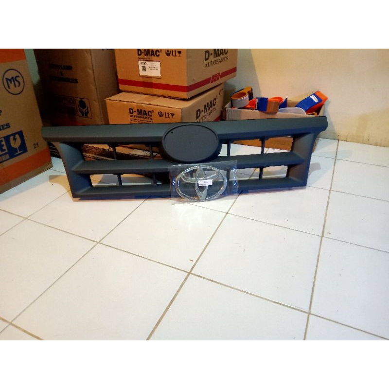 GRILL DEPAN TOYOTA DYNA SAURUS RINO + LOGO 130 HT