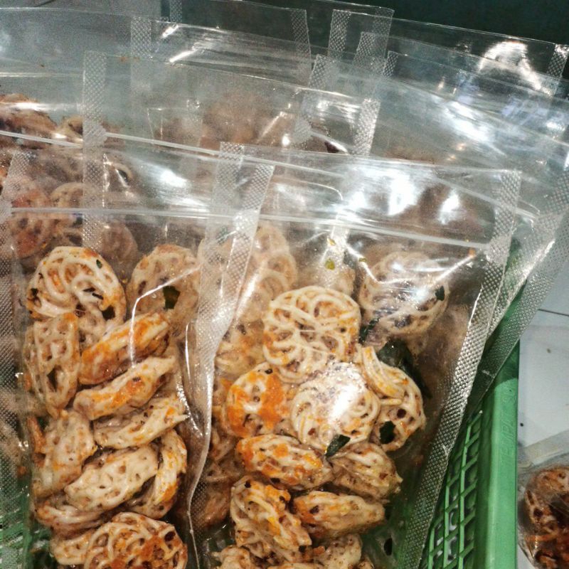 

krupuk seblak pedas daun jeruk