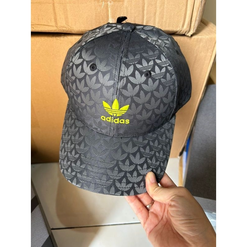 topi adidas trefoil