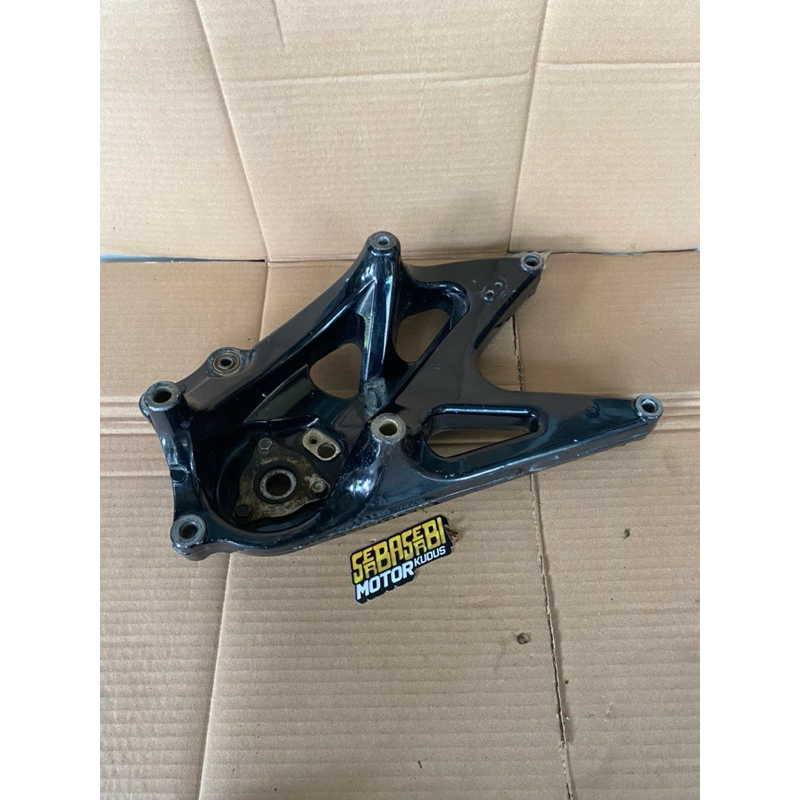 ARM PANGKON KNALPOT OLD NMAX 155 KODE 2DP ORIGINAL