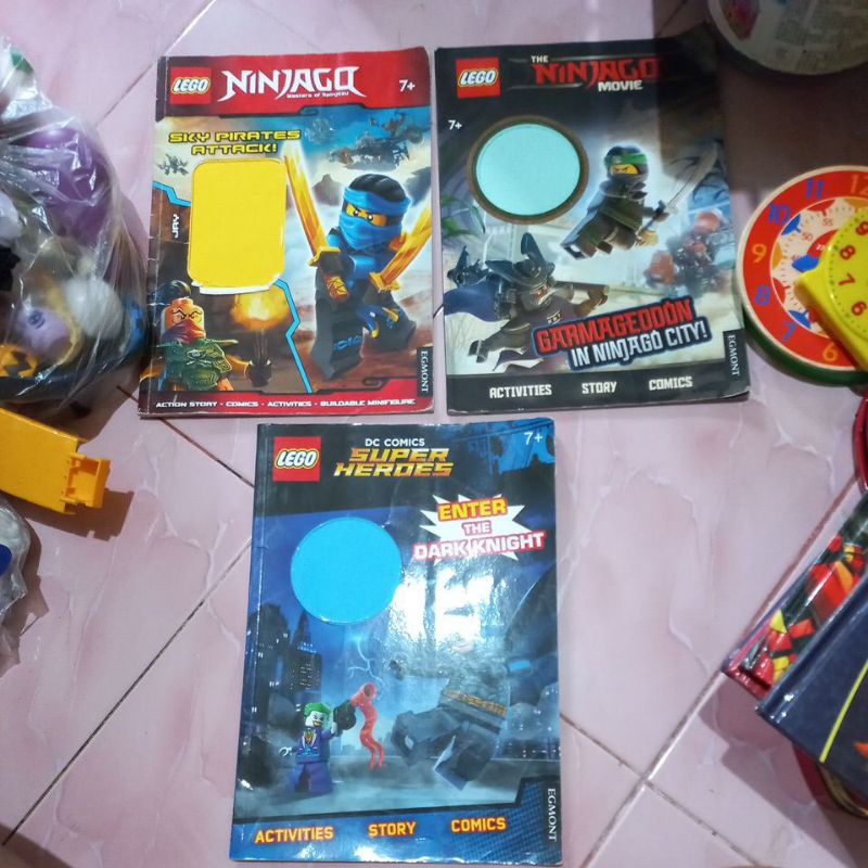 Buku Ninjago dab Superhero Lego