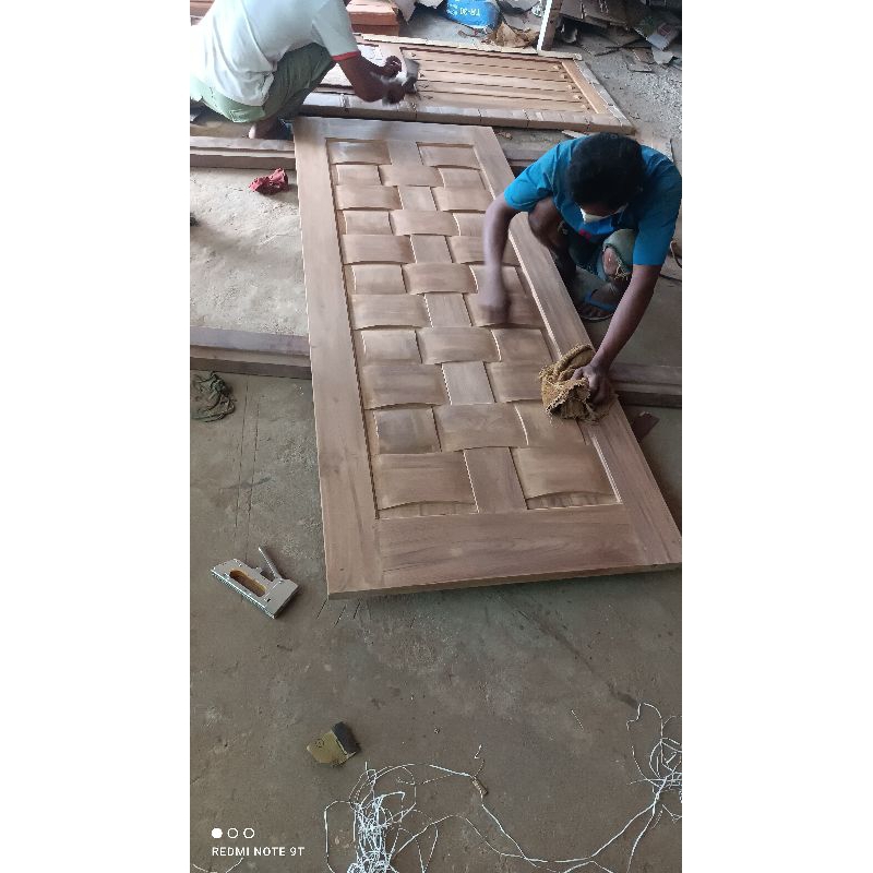 Daun pintu jati motif anyaman